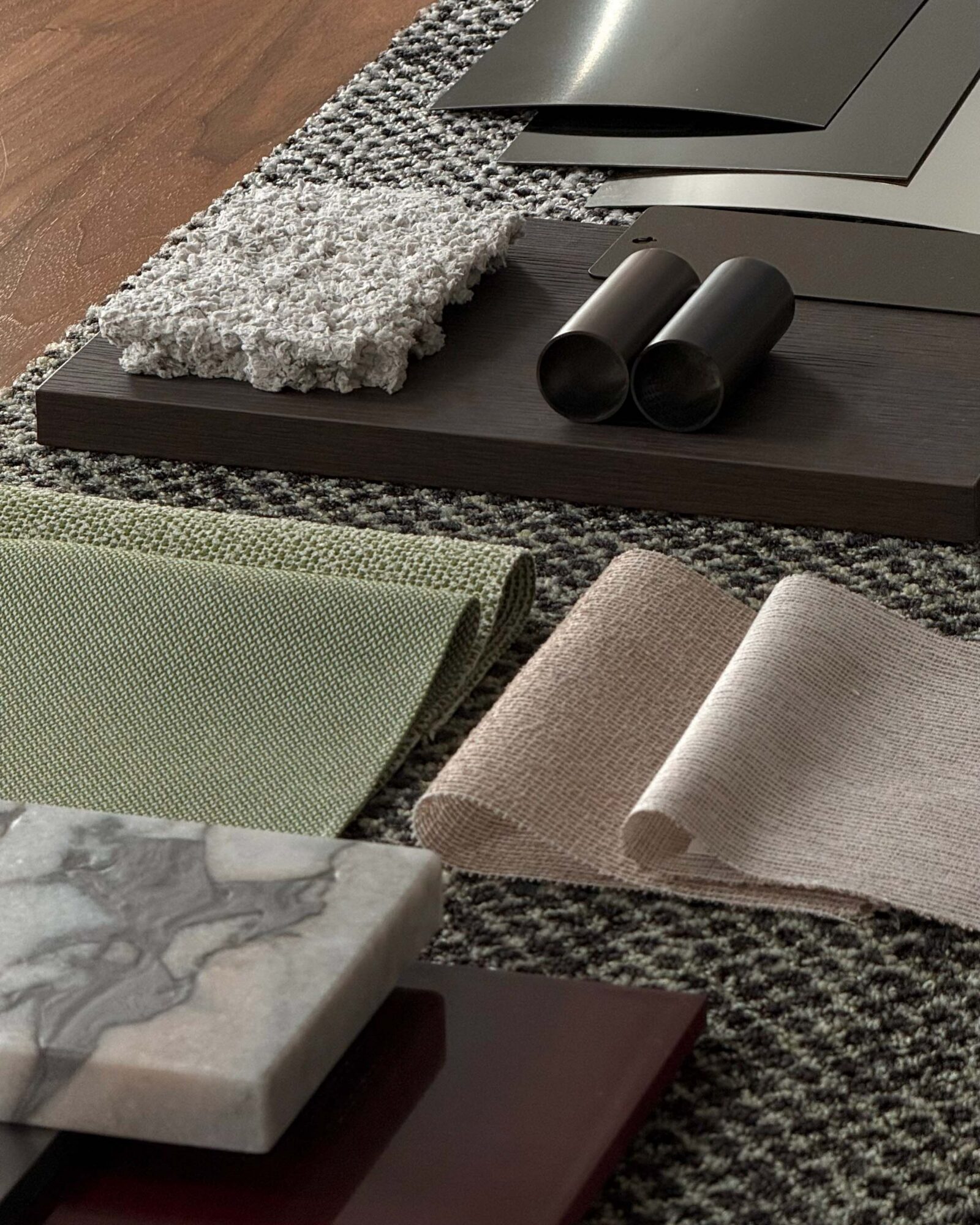 Warme houttonen, zachte texturen en verschillende kleuren en texturen vormen het vertrekpunt voor een interieur met karakter. 🤎
Heb jij zin om samen aan jouw moodboard te werken? Laat het ons weten! 📩
#moodboard #interiørdesign #officedesign #interiorarchitecture #antwerp #warminteriors